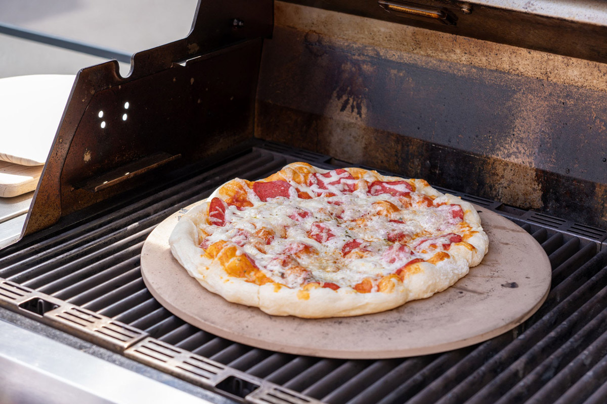 How to Make a Crispy Pizza Crust at Home